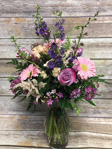 Gift Shop «Pathelen Flower & Gift Shop, Inc», reviews and photos, 1038 Main St, Shelbyville, KY 40065, USA