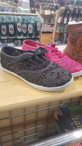 Beauty Supply Store «Sistar Beauty», reviews and photos, 8900 S Lafayette Ave, Chicago, IL 60620, USA