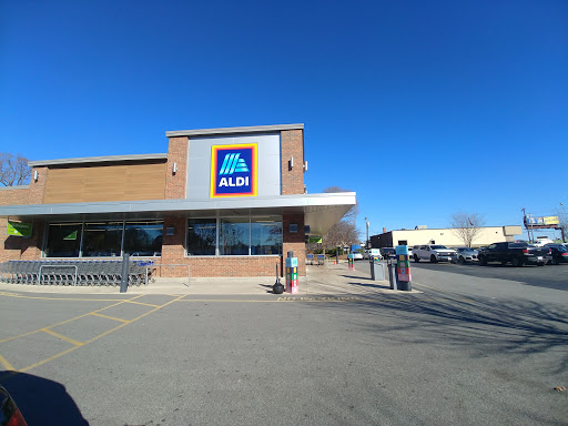 Supermarket «ALDI», reviews and photos, 4222 W Gate City Blvd, Greensboro, NC 27407, USA