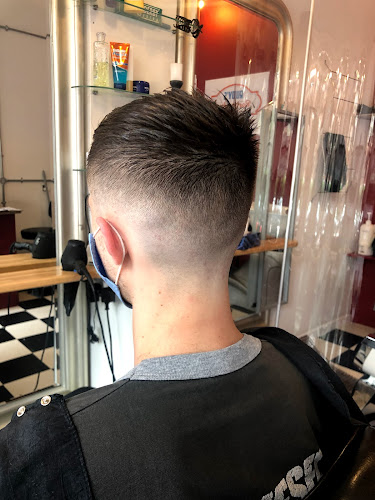 Comments and reviews of Rudy's Barbershop Shaves & Trims