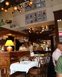 Atmosphère du Restaurant français Le Petit Saint Honoré à Paris - n°20