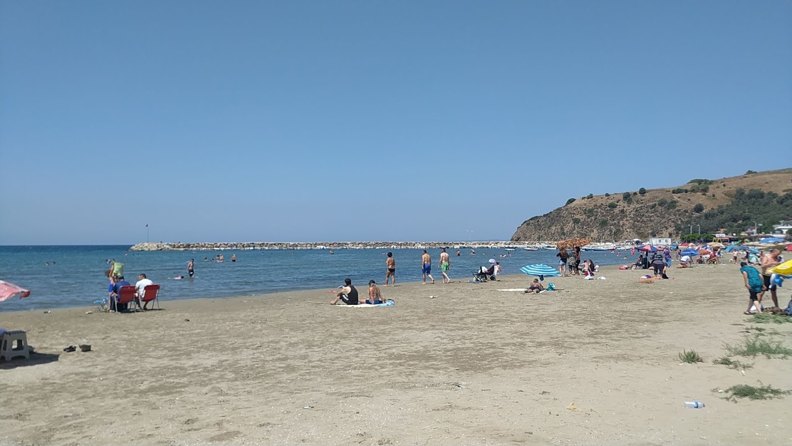 Φωτογραφία του Eskel beach με μακρά ευθεία ακτή