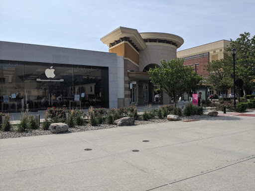 Computer Store «Apple Nanuet», reviews and photos, 8115 Fashion Dr, Nanuet, NY 10954, USA