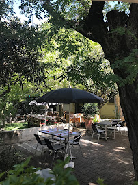 Atmosphère du Restaurant Les Acacias à Uchaux - n°1