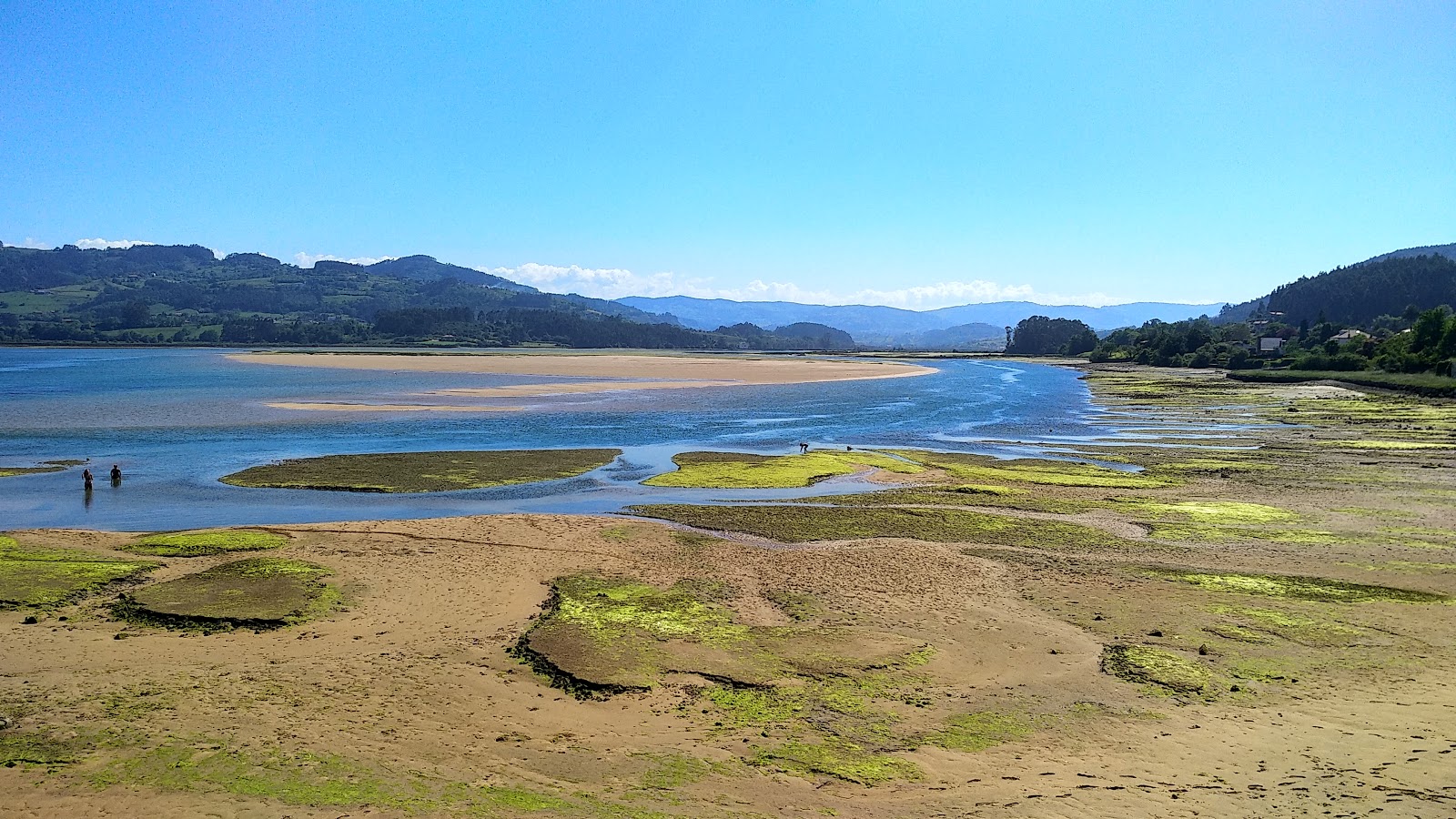 Playa de Misiego'in fotoğrafı - rahatlamayı sevenler arasında popüler bir yer