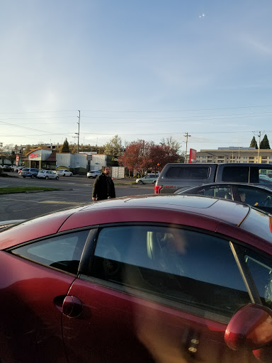 Grocery Store «Grocery Outlet Bargain Market», reviews and photos, 354 S 1st Ave, Hillsboro, OR 97123, USA