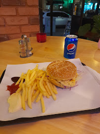 Cheeseburger du Restaurant turc Le Pera bastille à Paris - n°10