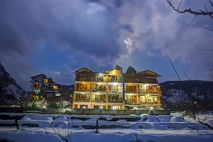 Hotel Mountain Face By Snow City Hotels image