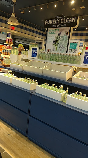 Shopping Mall «Greenbrier Mall», reviews and photos, 1401 Greenbrier Pkwy, Chesapeake, VA 23320, USA