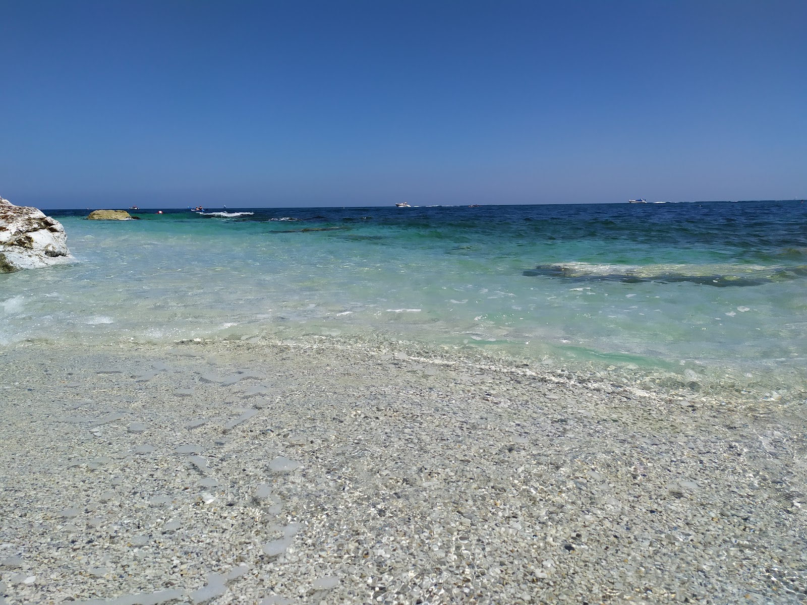 Valokuva Spiaggia Sassi Bianchiista. sisältäen suora ranta