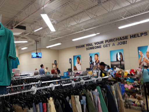 Thrift Store «Goodwill Store & Donation Center in Evanston», reviews and photos, 1916B Dempster St, Evanston, IL 60202, USA