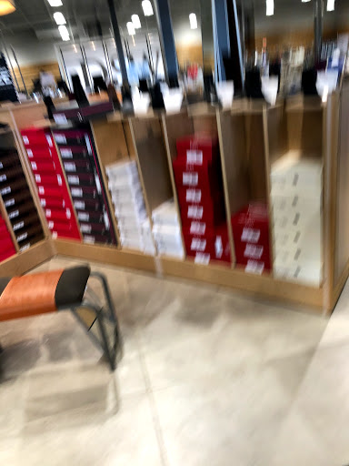 Shoe Store «DSW Designer Shoe Warehouse», reviews and photos, 12160 Blue Valley Pkwy, Overland Park, KS 66213, USA