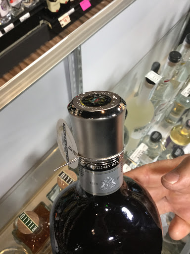 Liquor Store «Tenth Avenue Liquor Store», reviews and photos, 925 SW 10th Ave, Portland, OR 97205, USA