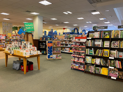 Book Store «Barnes & Noble», reviews and photos, 2800 Clarendon Blvd, Arlington, VA 22201, USA