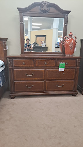 Furniture Store «Raymour & Flanigan Furniture and Mattress Store», reviews and photos, 895 E Gate Blvd, Garden City, NY 11530, USA