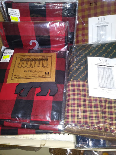 Discount Store «Somerset Discount Store», reviews and photos, 319 E Main St, Somerset, PA 15501, USA