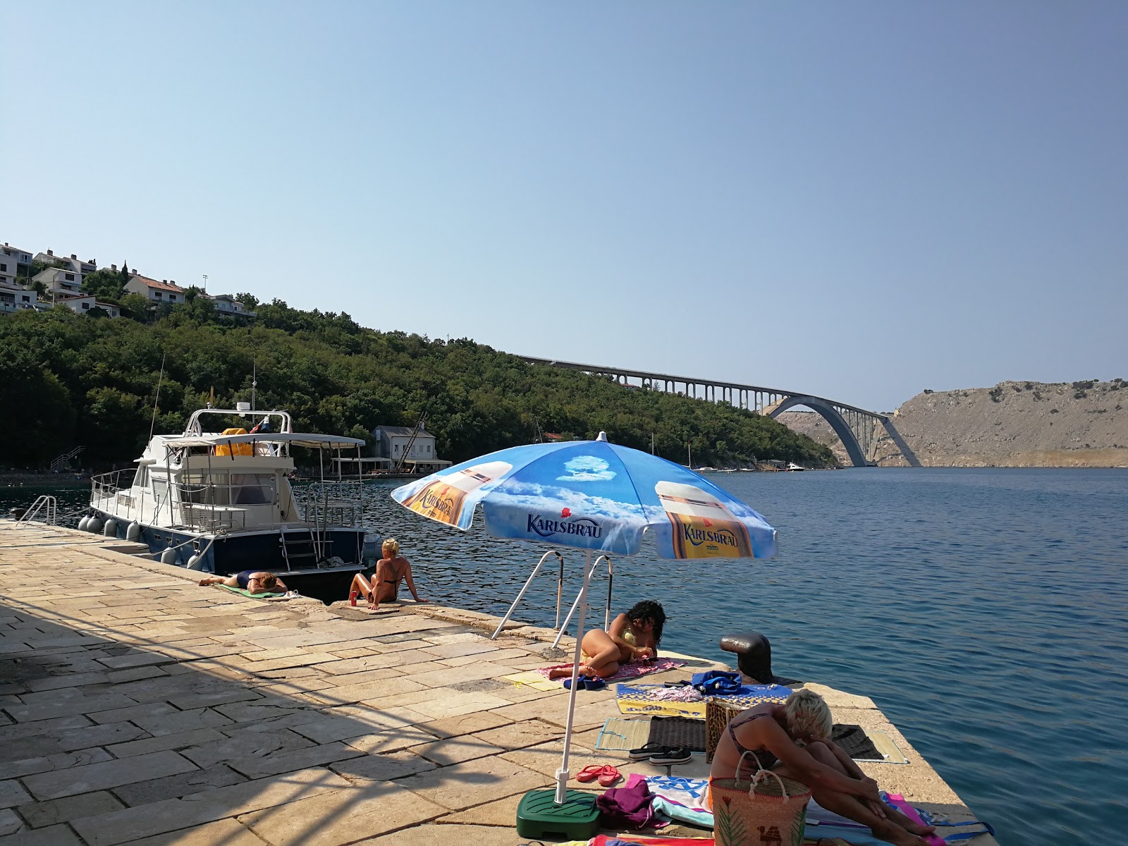 Photo of Uvala Scott beach II and the settlement