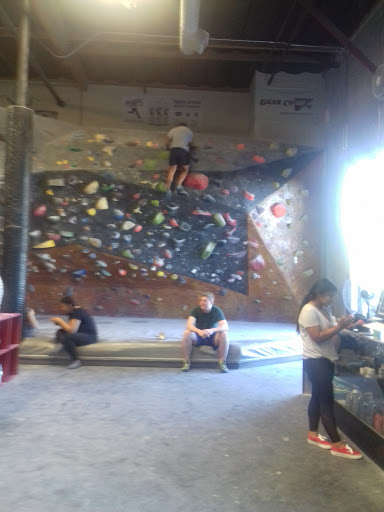 Rock Climbing Gym «Hangar 18 Indoor Climbing Gym - Mission Viejo», reviews and photos, 23812 Vía Fabricante A4, Mission Viejo, CA 92691, USA