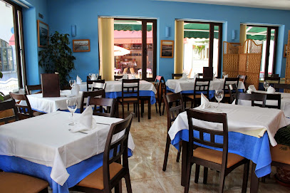 Restaurante Los Bateles - C. Carril de la Fuente, 3, BAJO, 11140 Conil de la Frontera, Cádiz, Spain