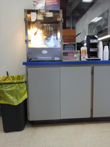 Tire Shop «Les Schwab Tire Center», reviews and photos, 1025 SW Hwy 101, Lincoln City, OR 97367, USA