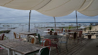 Atmosphère du Restaurant La Cabane Réveleau, dégustation d'huîtres - Le Canon à Lège-Cap-Ferret - n°4