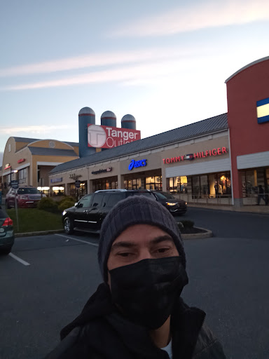 Clothing Store «Nike Factory Store», reviews and photos, 603 Stanley K Tanger Dr, Lancaster, PA 17602, USA