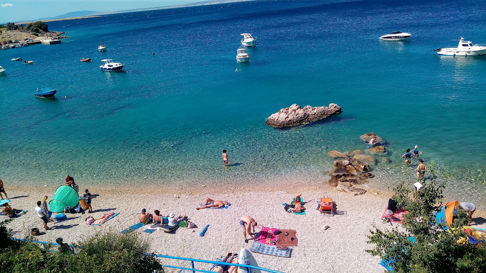 Fotografija Stara Baska beach z turkizna čista voda površino