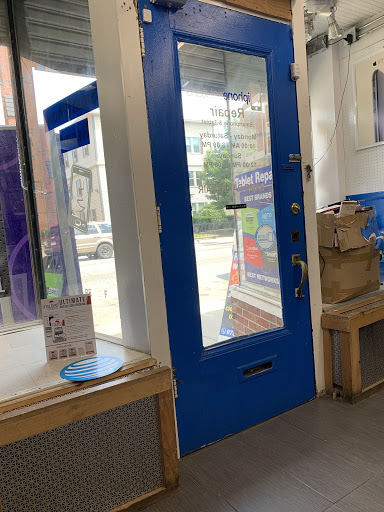 Cell Phone Store «iphone solutions», reviews and photos, 117 S Broadway, Lawrence, MA 01841, USA