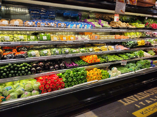 Shopping Mall «Lake Success Shopping Center», reviews and photos, 1526 Union Tpke, New Hyde Park, NY 11040, USA