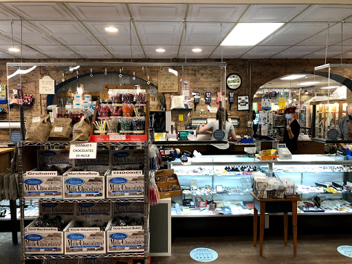 Shopping Mall «Town Peddler Craft and Antique Mall», reviews and photos, 35323 Plymouth Rd, Livonia, MI 48150, USA