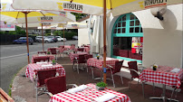Atmosphère du Aux Pyrénées, café restaurant à Oloron à Oloron-Sainte-Marie - n°1