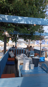 Atmosphère du Bar-restaurant à huîtres Les Petites Folies à Gujan-Mestras - n°11