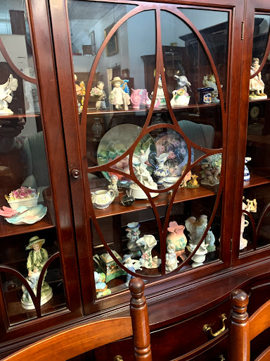 Antique Furniture Store «Every Now & Then Antique Furniture Mall», reviews and photos, 430 W Benson St, Cincinnati, OH 45215, USA