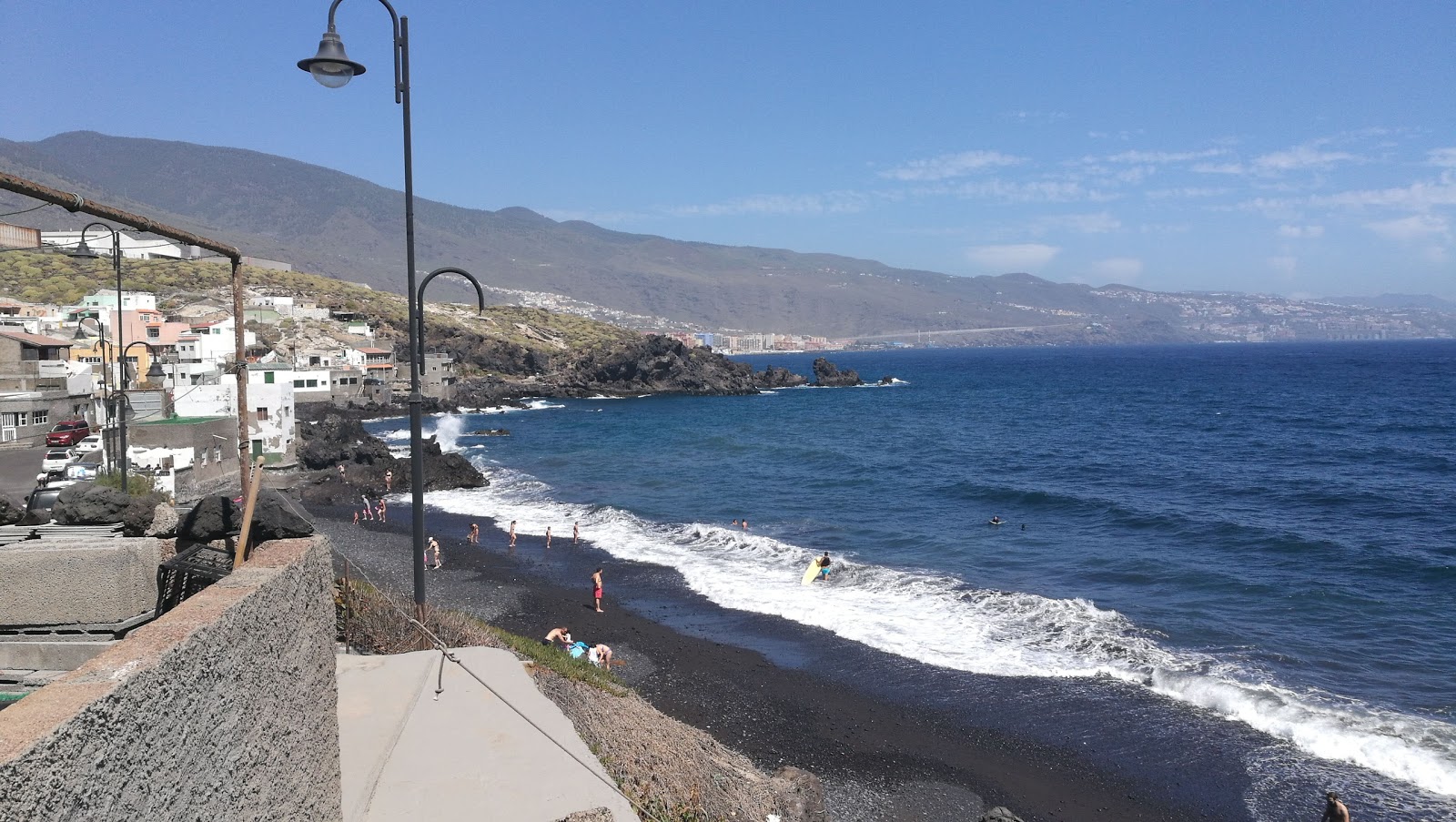 Foto van Playa De La Viuda met grijs zand en kiezels oppervlakte