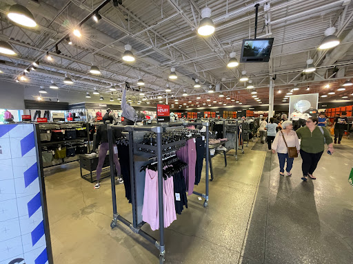 Sporting Goods Store «Nike Factory Store», reviews and photos, 5195 Factory Shops Blvd, Ellenton, FL 34222, USA