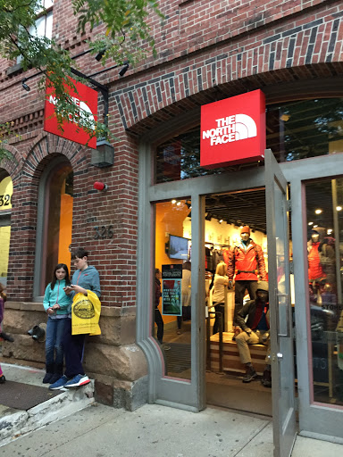 Clothing Store «The North Face», reviews and photos, 326 Newbury St, Boston, MA 02115, USA