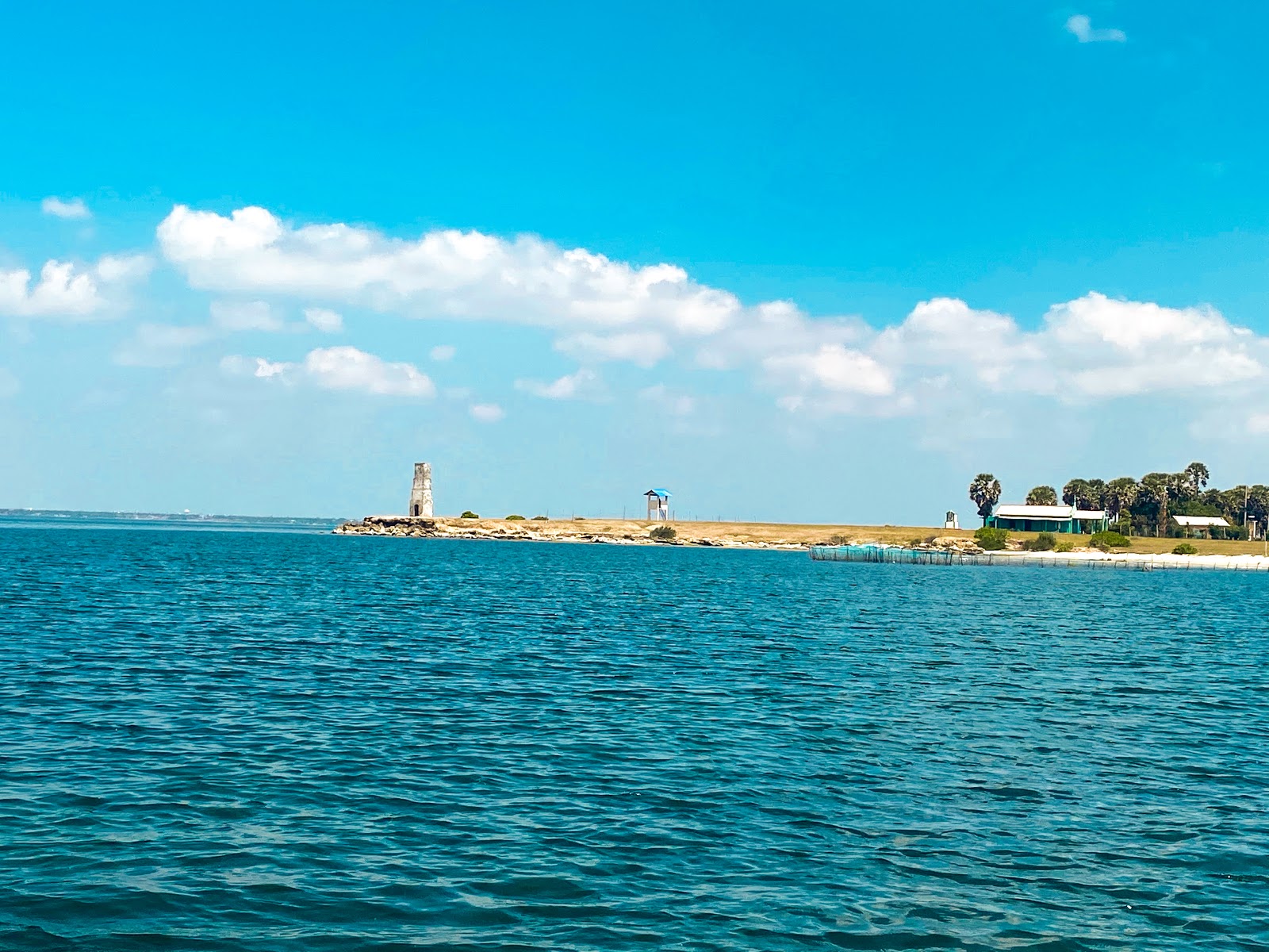 Φωτογραφία του Kallady Beach και η εγκατάσταση