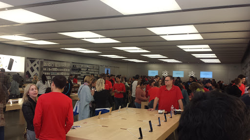 Computer Store «Apple Fashion Valley», reviews and photos, 7007 Friars Rd, San Diego, CA 92108, USA