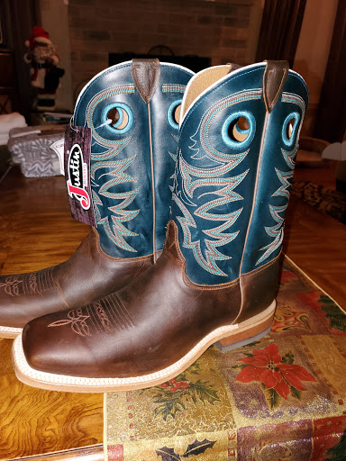 Stores to buy women's cowboy boots San Antonio