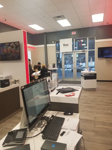 Cell Phone Store «Verizon Wireless and FiOS Retailer- Im Wireless - North Andover», reviews and photos, 435 Winthrop Ave, Lawrence, MA 01843, USA