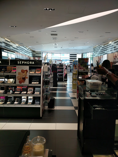 Cosmetics Store «SEPHORA», reviews and photos, 270 N Beverly Dr, Beverly Hills, CA 90210, USA