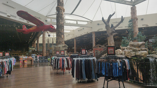 Sporting Goods Store «Bass Pro Shops», reviews and photos, 951 E Lewis and Clark Pkwy, Clarksville, IN 47129, USA