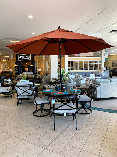 Furniture Store «Raymour & Flanigan Furniture and Mattress Store», reviews and photos, 917 Hartford Turnpike, Waterford, CT 06385, USA