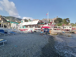Foto von Bagni Baia Dei Sogni - Rapallo von Klippen umgeben