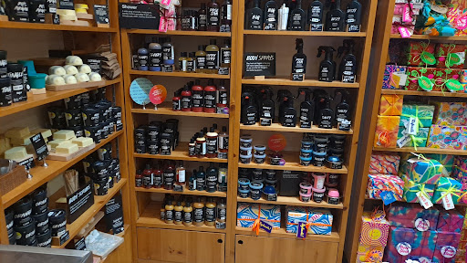 Cosmetics Store «Lush», reviews and photos, 10 Rosedale Shopping Center, Roseville, MN 55113, USA