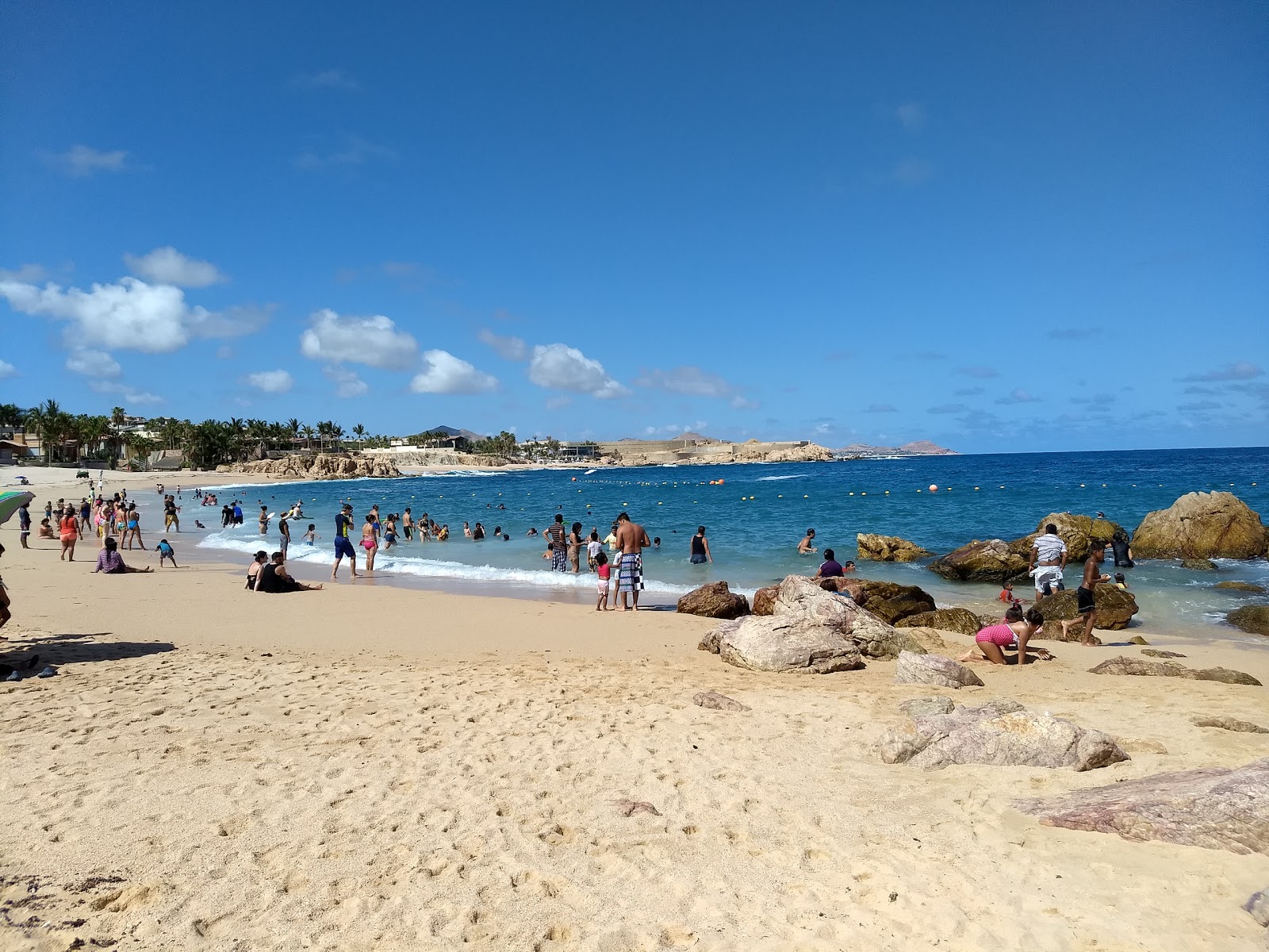 Fotografie cu Playa el Chileno - locul popular printre cunoscătorii de relaxare