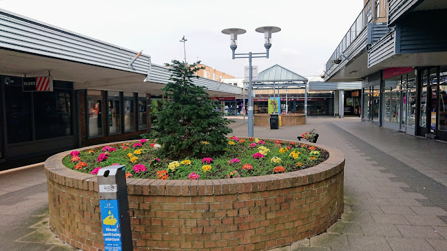 Comments and reviews of Park Farm Shopping Centre
