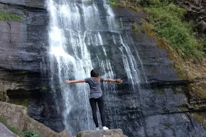 Cascada de Sueva Nemosten image