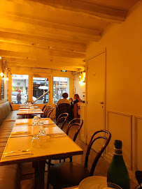 Atmosphère du Restaurant italien Pizzeria Iovine's. à Paris - n°1