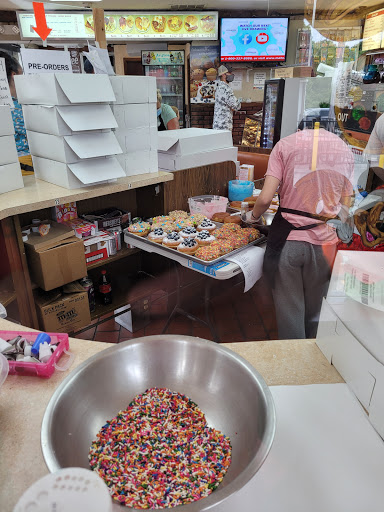 Donut Shop «Donut King», reviews and photos, 411 Middle St, Weymouth, MA 02189, USA